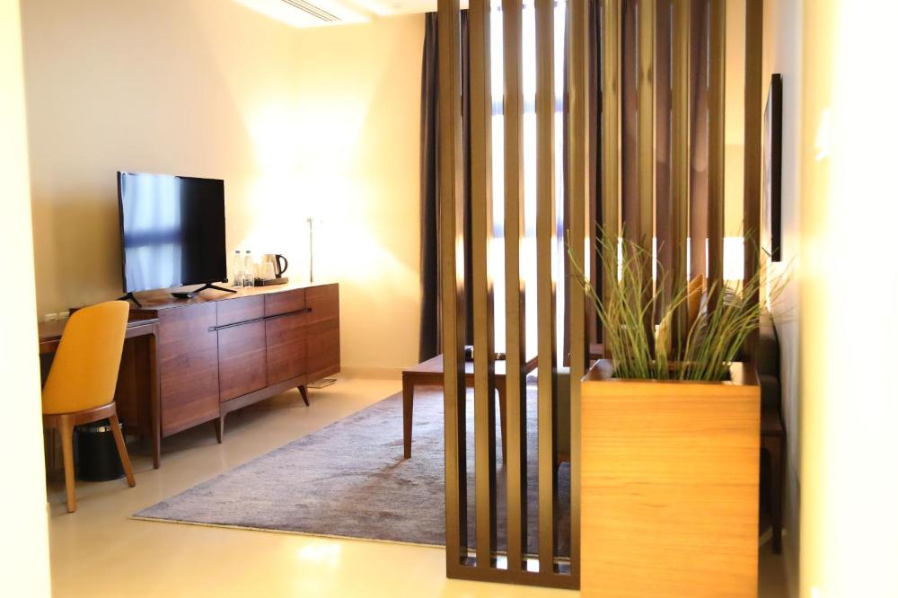 Room image 4