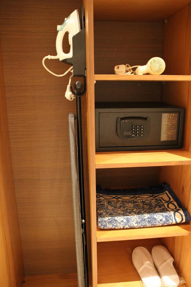 Room image 4